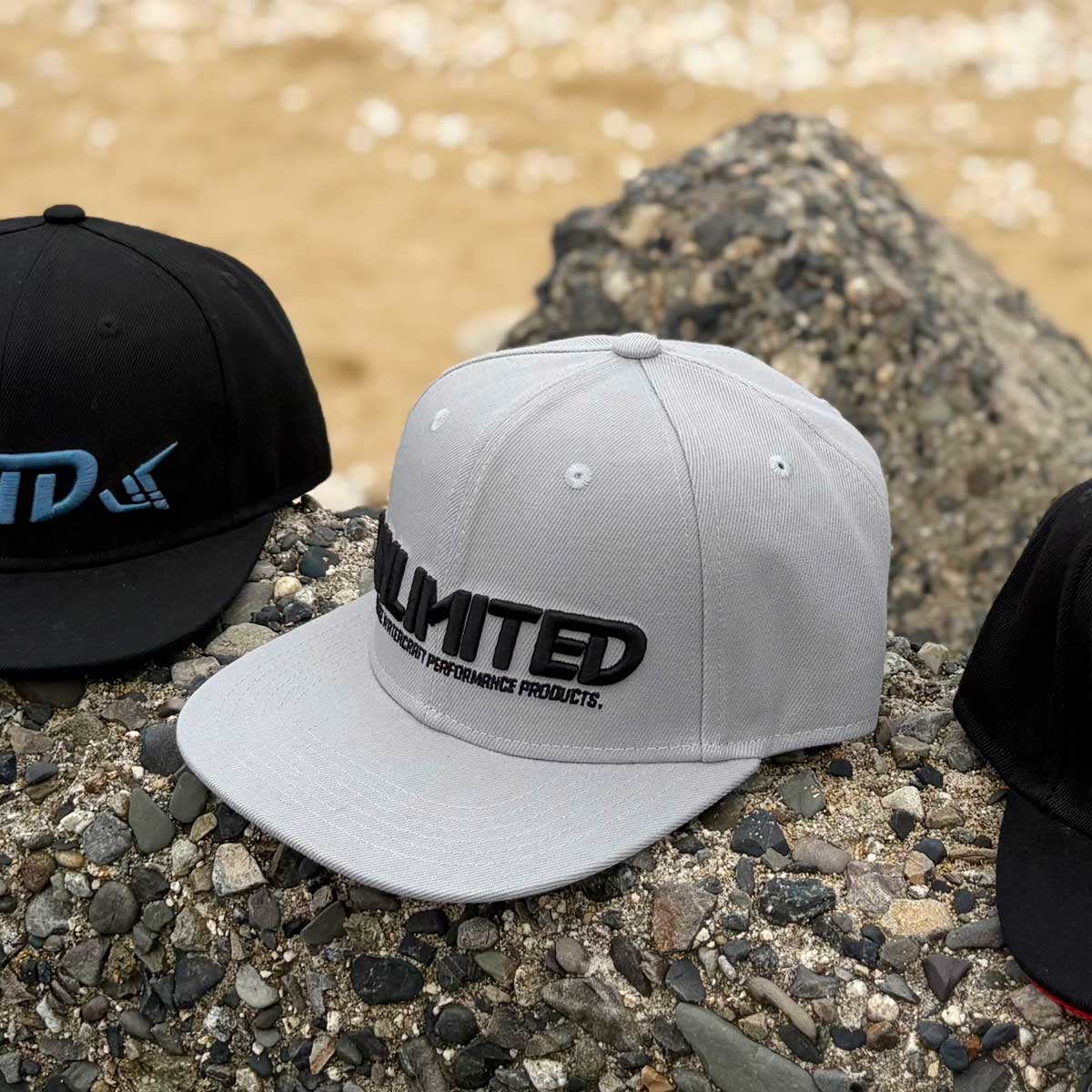 2025新作 UNLIMITED LOGO CAP ブランドロゴ キャップ 帽子 グレー フラット UVケア サポート ULC0652