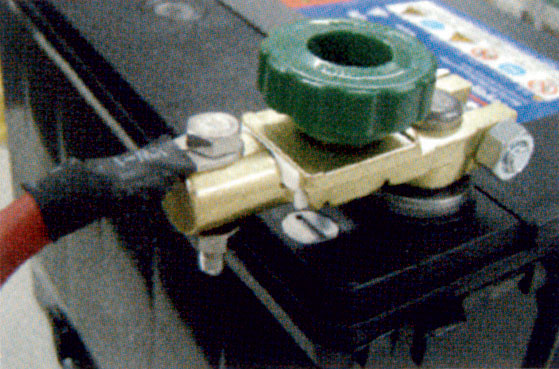 スイッチ付 バッテリーターミナル 800Aまで 【ケーブルを外す事なく供給 ・ 遮断できます!】